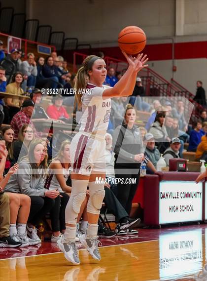 Thumbnail 3 in Danville vs. Crawfordsville (IHSAA 3A Sectional Semifinal) photogallery.