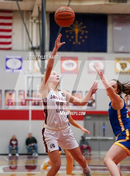 Thumbnail 2 in Danville vs. Crawfordsville (IHSAA 3A Sectional Semifinal) photogallery.