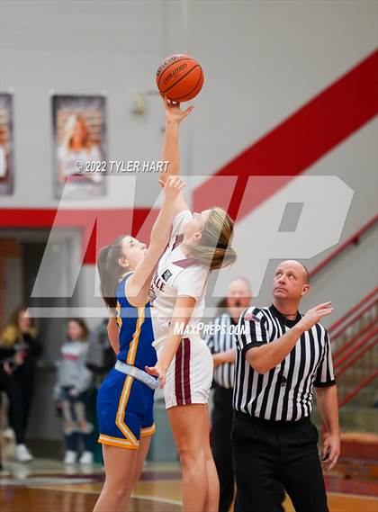 Thumbnail 3 in Danville vs. Crawfordsville (IHSAA 3A Sectional Semifinal) photogallery.