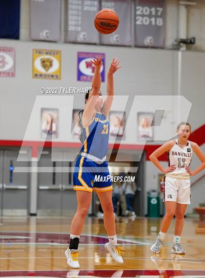 Thumbnail 3 in Danville vs. Crawfordsville (IHSAA 3A Sectional Semifinal) photogallery.