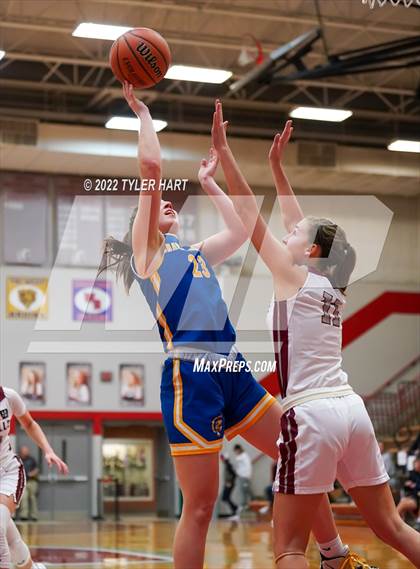 Thumbnail 1 in Danville vs. Crawfordsville (IHSAA 3A Sectional Semifinal) photogallery.