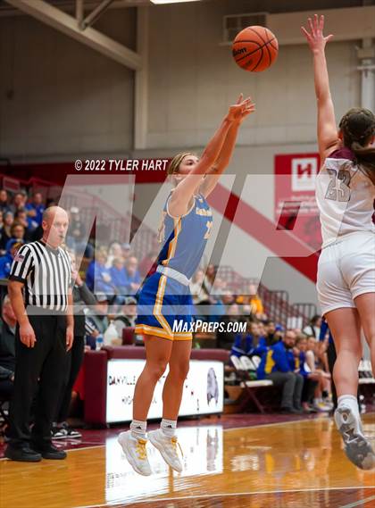 Thumbnail 2 in Danville vs. Crawfordsville (IHSAA 3A Sectional Semifinal) photogallery.