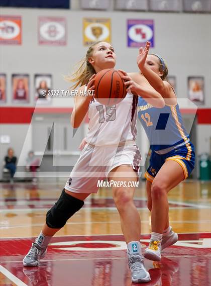 Thumbnail 2 in Danville vs. Crawfordsville (IHSAA 3A Sectional Semifinal) photogallery.