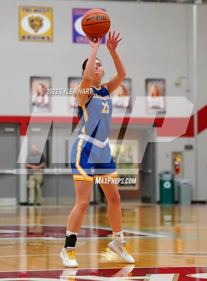 Thumbnail 3 in Danville vs. Crawfordsville (IHSAA 3A Sectional Semifinal) photogallery.