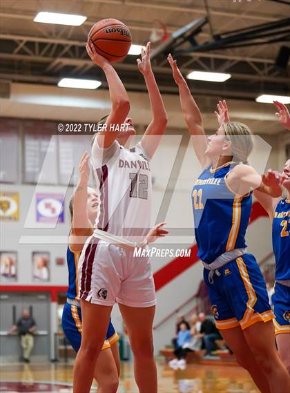 Thumbnail 3 in Danville vs. Crawfordsville (IHSAA 3A Sectional Semifinal) photogallery.