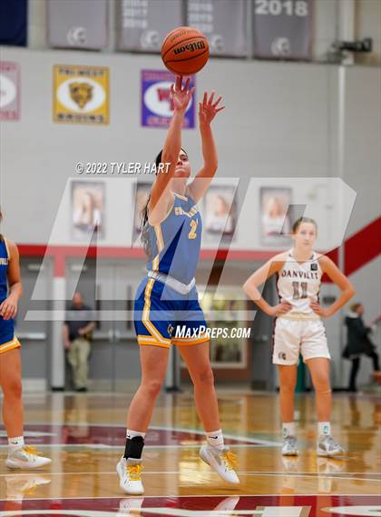 Thumbnail 1 in Danville vs. Crawfordsville (IHSAA 3A Sectional Semifinal) photogallery.