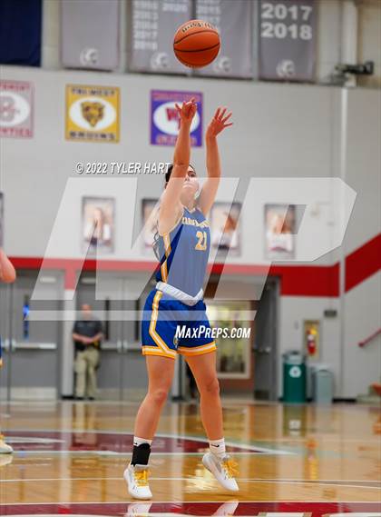Thumbnail 1 in Danville vs. Crawfordsville (IHSAA 3A Sectional Semifinal) photogallery.