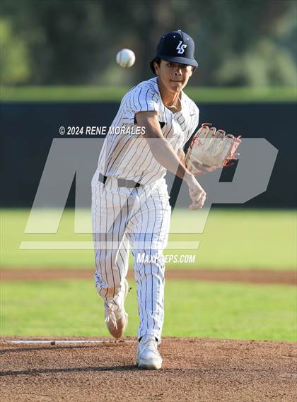 Thumbnail 3 in Maryknoll vs La Salle photogallery.