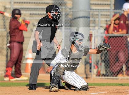 Thumbnail 2 in Maryknoll vs La Salle photogallery.