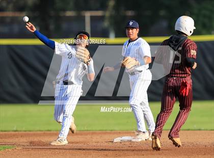Thumbnail 3 in Maryknoll vs La Salle photogallery.