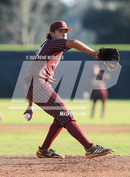 Thumbnail 1 in Maryknoll vs La Salle photogallery.