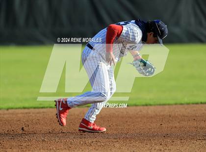 Thumbnail 2 in Maryknoll vs La Salle photogallery.