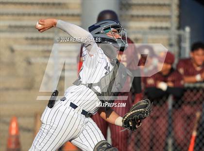 Thumbnail 2 in Maryknoll vs La Salle photogallery.