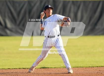 Thumbnail 3 in Maryknoll vs La Salle photogallery.
