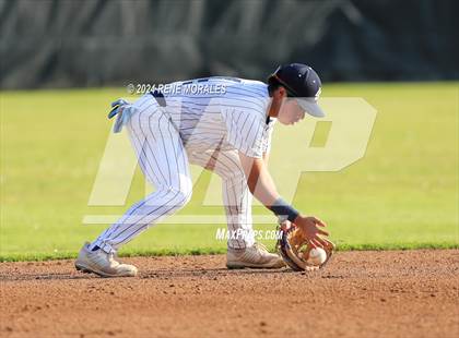 Thumbnail 2 in Maryknoll vs La Salle photogallery.