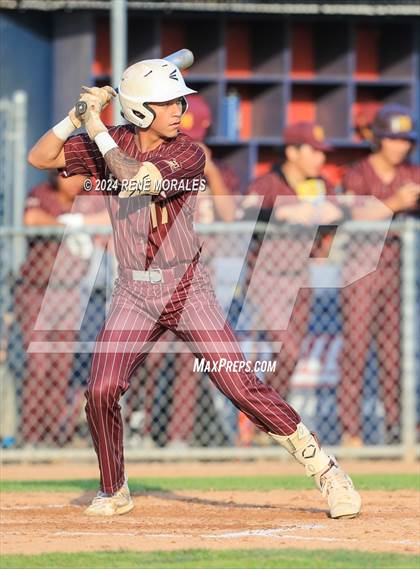 Thumbnail 2 in Maryknoll vs La Salle photogallery.
