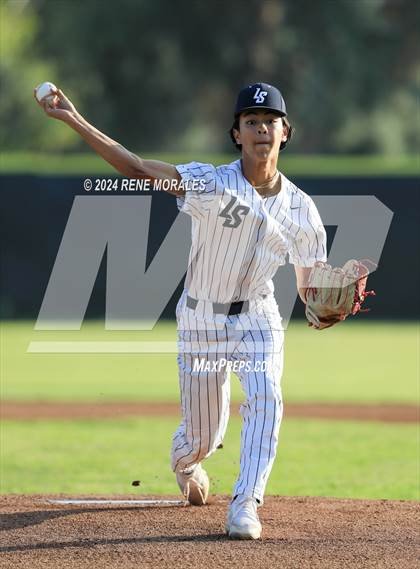 Thumbnail 2 in Maryknoll vs La Salle photogallery.