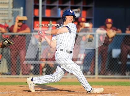 Thumbnail 3 in Maryknoll vs La Salle photogallery.