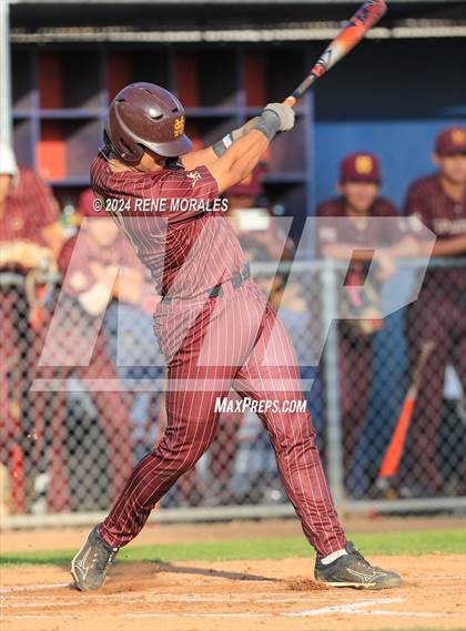 Thumbnail 1 in Maryknoll vs La Salle photogallery.