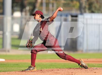 Thumbnail 3 in Maryknoll vs La Salle photogallery.