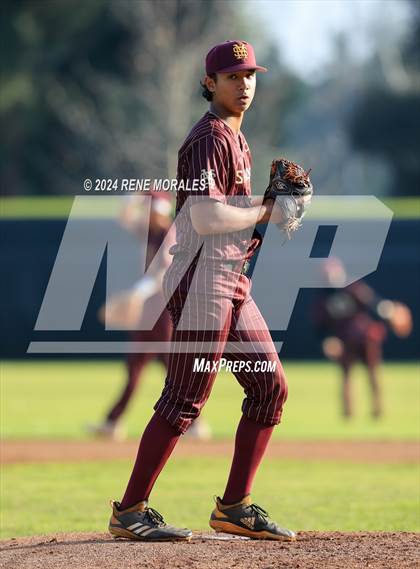 Thumbnail 2 in Maryknoll vs La Salle photogallery.