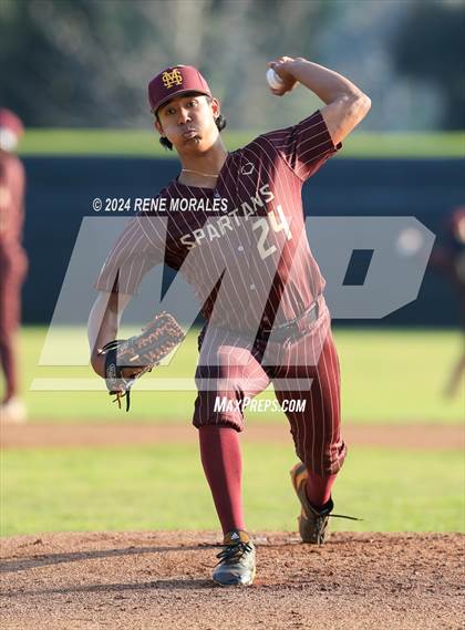 Thumbnail 1 in Maryknoll vs La Salle photogallery.