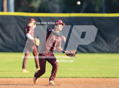 Thumbnail 3 in Maryknoll vs La Salle photogallery.