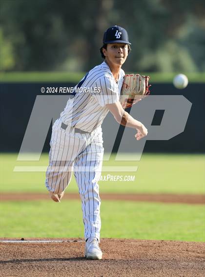 Thumbnail 1 in Maryknoll vs La Salle photogallery.