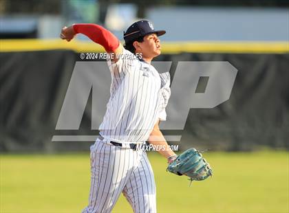 Thumbnail 1 in Maryknoll vs La Salle photogallery.
