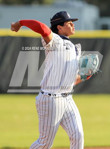 Thumbnail 1 in Maryknoll vs La Salle photogallery.