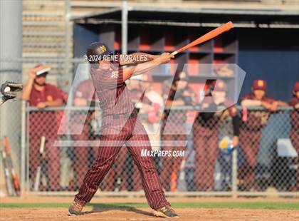 Thumbnail 3 in Maryknoll vs La Salle photogallery.