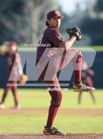 Thumbnail 3 in Maryknoll vs La Salle photogallery.