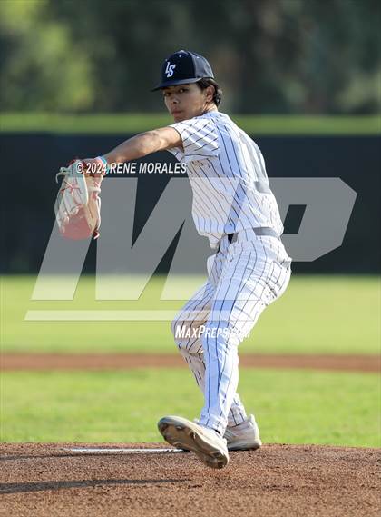 Thumbnail 3 in Maryknoll vs La Salle photogallery.