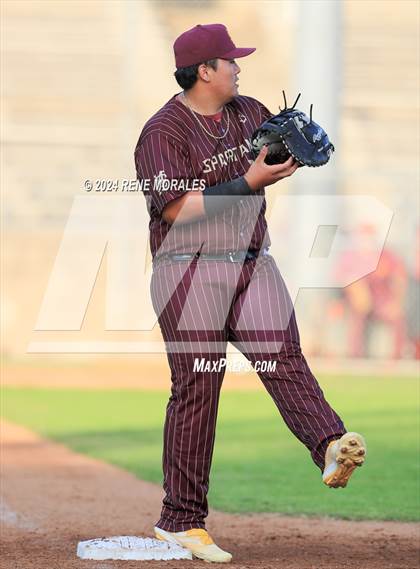 Thumbnail 1 in Maryknoll vs La Salle photogallery.