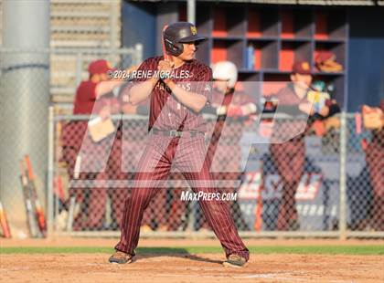 Thumbnail 1 in Maryknoll vs La Salle photogallery.