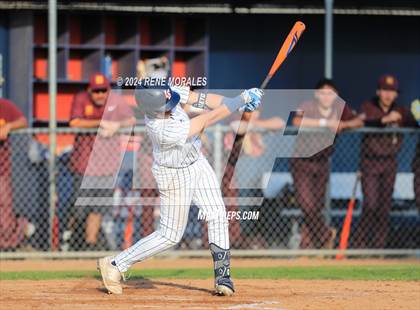 Thumbnail 1 in Maryknoll vs La Salle photogallery.