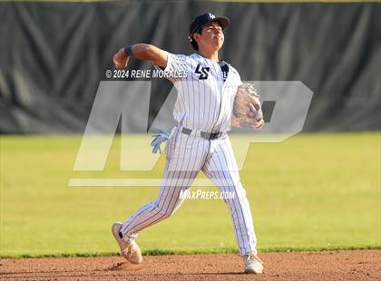 Thumbnail 1 in Maryknoll vs La Salle photogallery.
