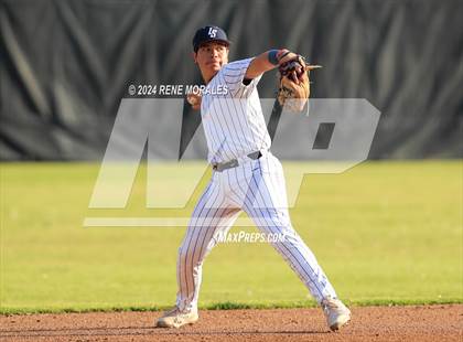 Thumbnail 2 in Maryknoll vs La Salle photogallery.