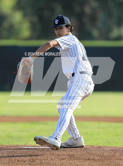 Thumbnail 2 in Maryknoll vs La Salle photogallery.