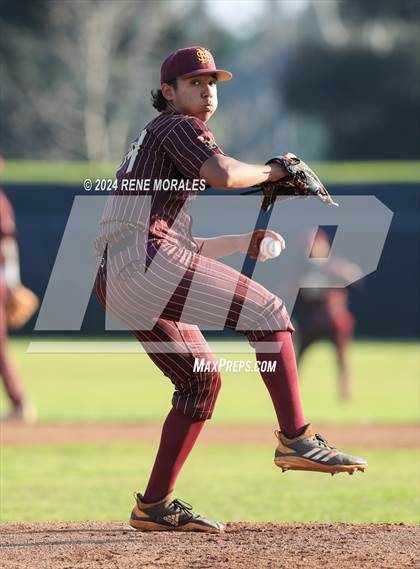 Thumbnail 2 in Maryknoll vs La Salle photogallery.