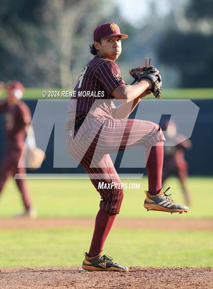 Thumbnail 1 in Maryknoll vs La Salle photogallery.