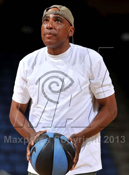 Thumbnail 1 in Ridgeview vs. Lynwood (CIF SoCal Regional D1 Final) photogallery.