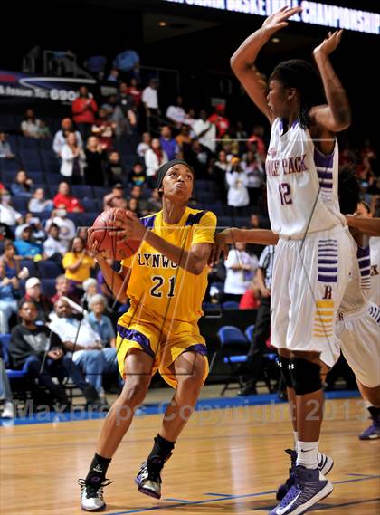 Thumbnail 3 in Ridgeview vs. Lynwood (CIF SoCal Regional D1 Final) photogallery.