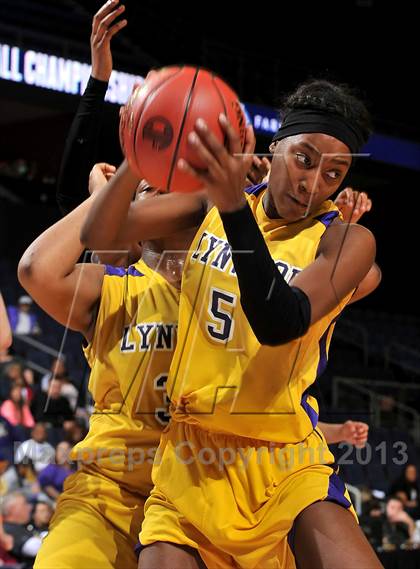 Thumbnail 1 in Ridgeview vs. Lynwood (CIF SoCal Regional D1 Final) photogallery.