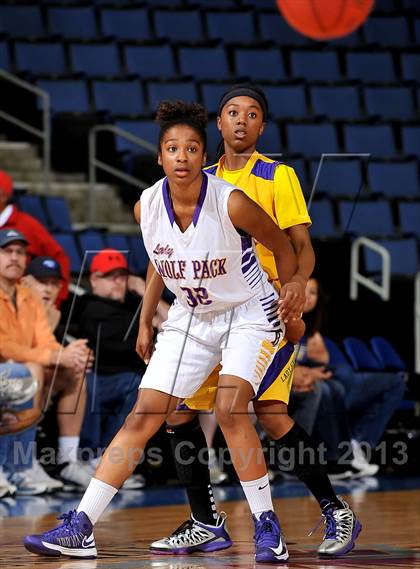 Thumbnail 1 in Ridgeview vs. Lynwood (CIF SoCal Regional D1 Final) photogallery.