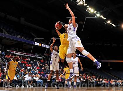 Thumbnail 3 in Ridgeview vs. Lynwood (CIF SoCal Regional D1 Final) photogallery.