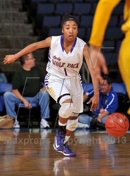 Thumbnail 2 in Ridgeview vs. Lynwood (CIF SoCal Regional D1 Final) photogallery.