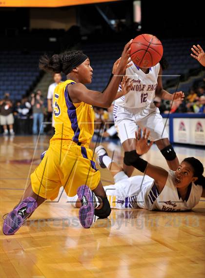 Thumbnail 3 in Ridgeview vs. Lynwood (CIF SoCal Regional D1 Final) photogallery.