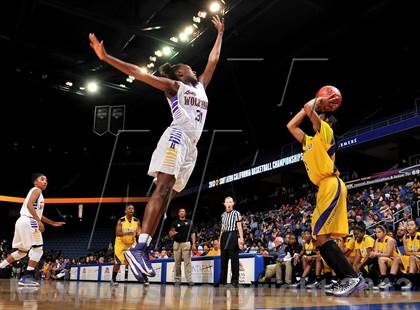 Thumbnail 3 in Ridgeview vs. Lynwood (CIF SoCal Regional D1 Final) photogallery.