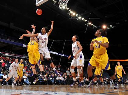 Thumbnail 3 in Ridgeview vs. Lynwood (CIF SoCal Regional D1 Final) photogallery.